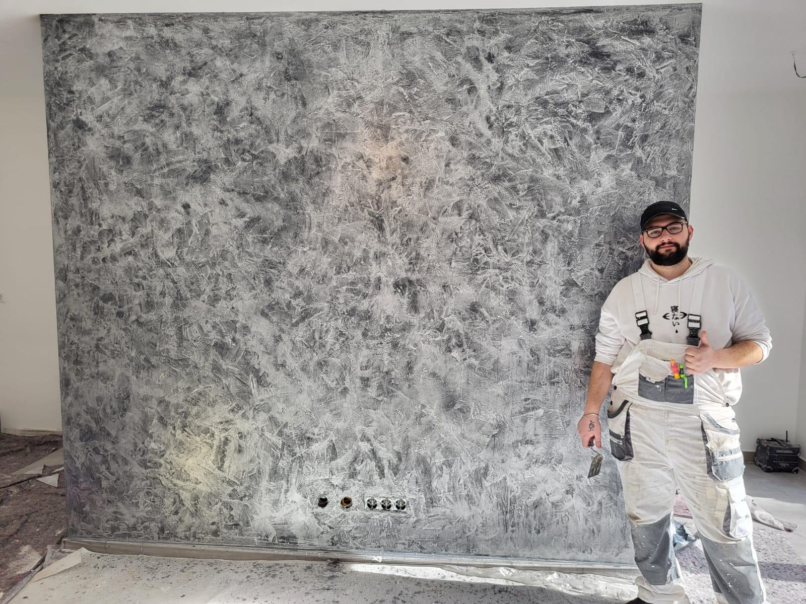 MEG MALER bei der Arbeit